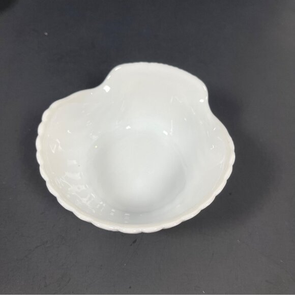 White Milk Glass Seashell Bowl Scallop Clam Shell Dessert 4 Pc Lot Set Vintage - Picture 3 of 10